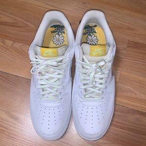 Nike Airforce 1 Low Daisy. Size 12